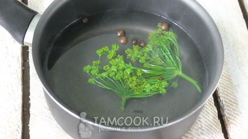 огурцы с красной смородиной на зиму