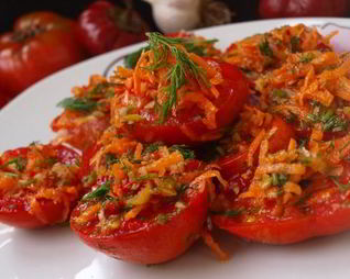 Помидоры по-корейски с морковью и чесноком