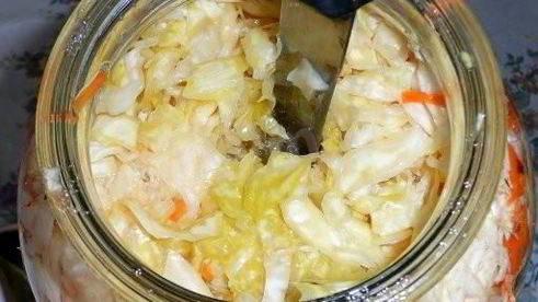 быстрая капуста горячим способом в рассоле