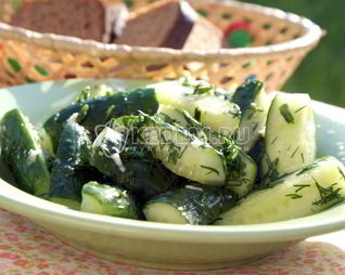 Быстрые малосольные огурцы в пакете