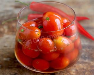 Быстрые малосольные помидоры