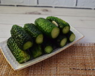 Малосольные огурцы в пакете