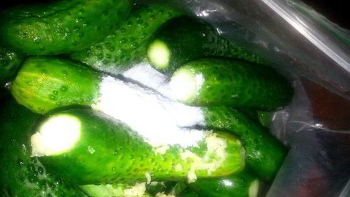 малосольные огурцы всухую