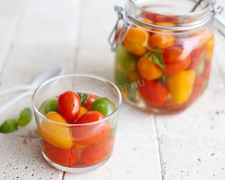 Малосольные помидоры черри
