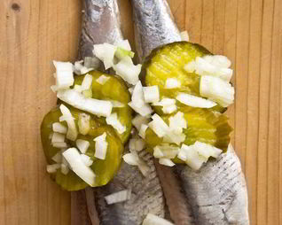 Соленая селедка целиком