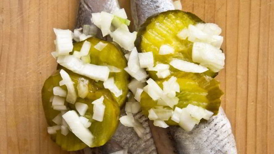 Рецепт соленой селедки целиком