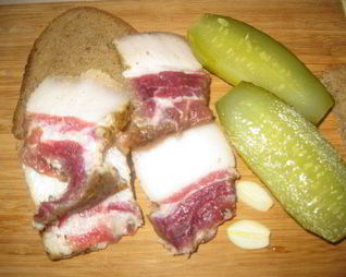 Соленое сало с мясными прослойками