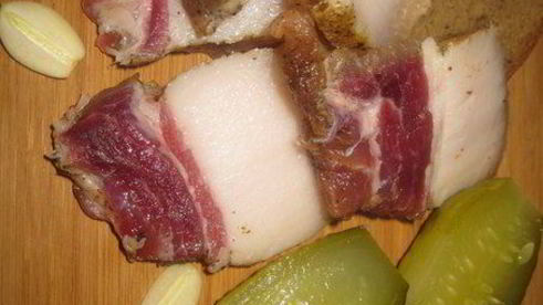 соленое сало с мясными прослойками
