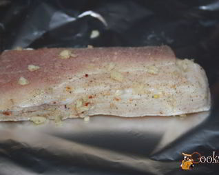 Вкусное домашнее сало с чесноком и белым перцем
