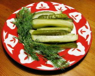 Вкусные малосольные огурцы в кастрюле