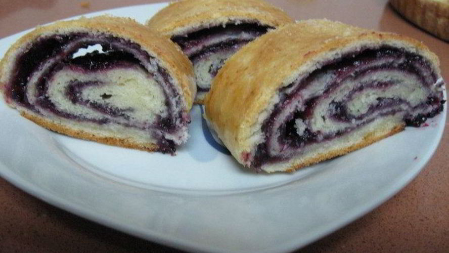 Рецепт рулета из творожного теста с вареньем