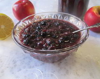 Варенье из черноплодной рябины с орехами, яблоками и лимоном