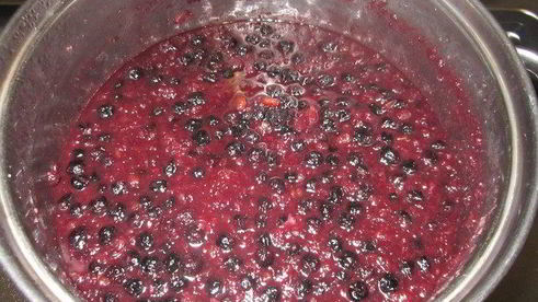 варенье из черноплодной рябины с орехами, яблоками и лимоном