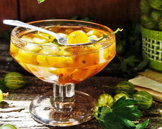 Янтарное варенье из крыжовника