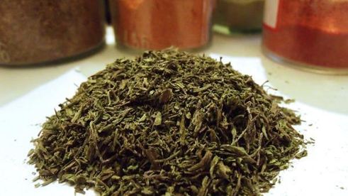 заготовка пряности — чабер, эстрагон