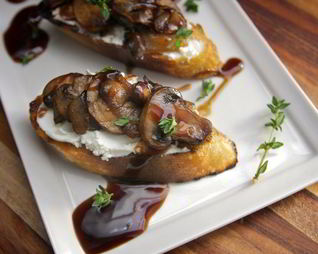 Брускетта с грибами