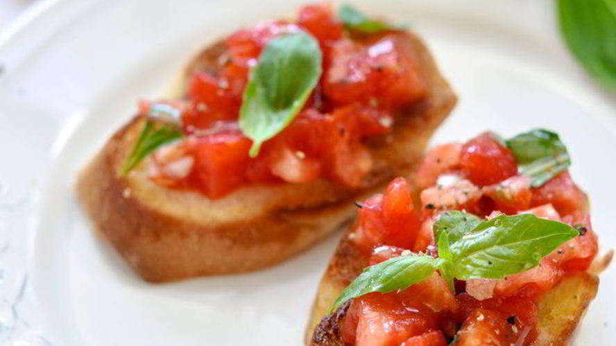 Рецепт брускетты с помидорами и базиликом