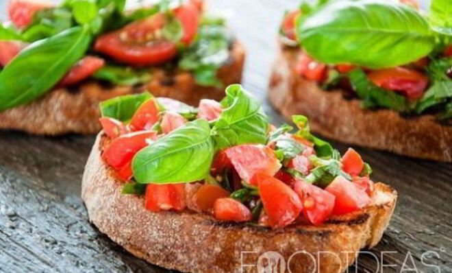 Брускетта с помидорами