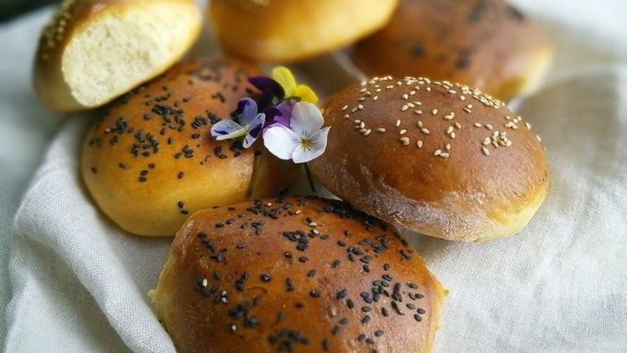 Рецепт булочек для бургеров и капустный салат
