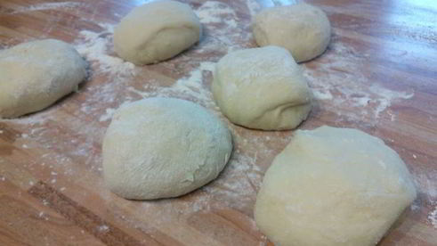 булочки для бургеров и капустный салат