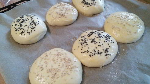 булочки для бургеров и капустный салат