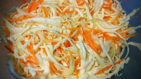 булочки для бургеров и капустный салат