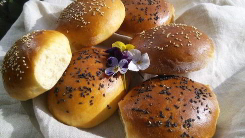 булочки для бургеров и капустный салат