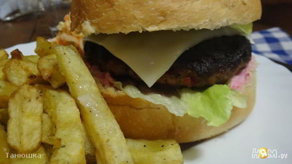 Рецепт Бургера по-кадженски с соусом из хрена и сметаны