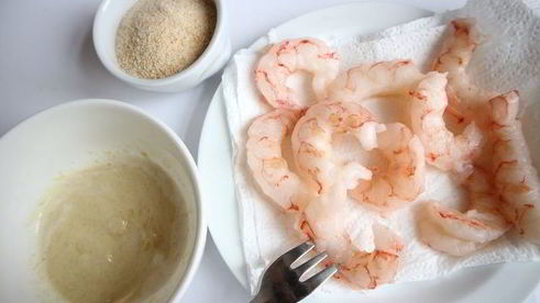 бургер с креветками и голубым сыром