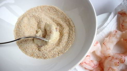 бургер с креветками и голубым сыром