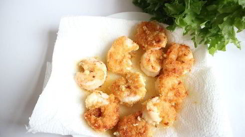 бургер с креветками и голубым сыром