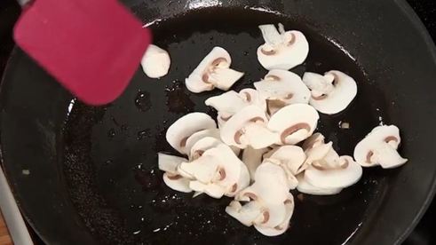 бургер с цесаркой и медовым соусом