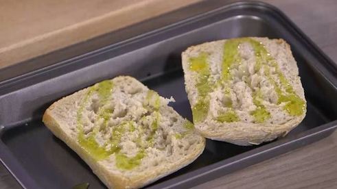 бургеры с курицей, беконом и голубым сыром