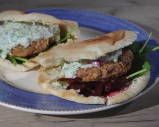 Бургеры с ягнятиной, фетой и оливками