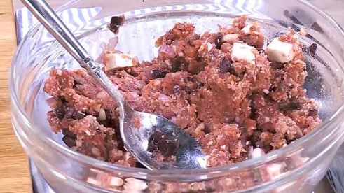 бургеры с ягнятиной, фетой и оливками