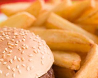 Гамбургер с картофелем фри