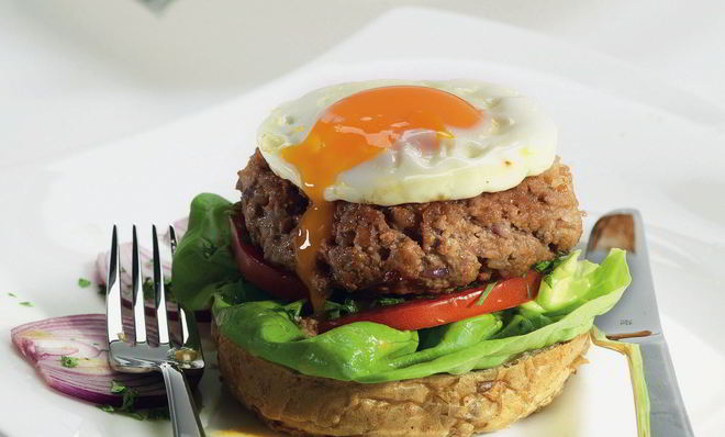 Гамбургер с соусом тартар