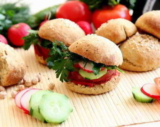 Гамбургеры овощные из нутовых булочек