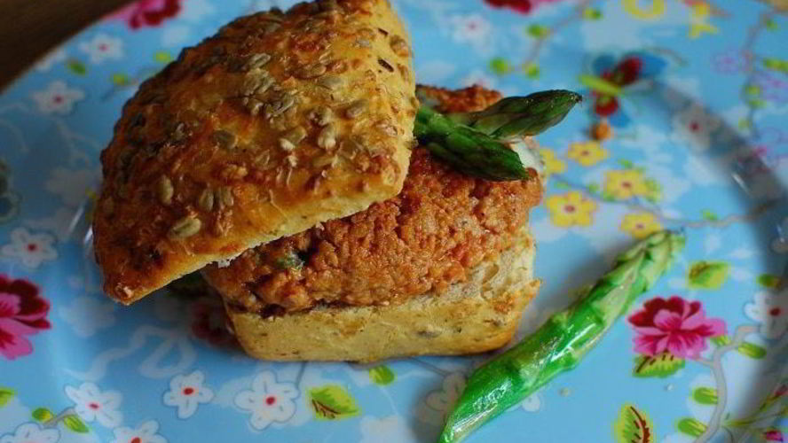 Рецепт гамбургеров с горгонзолой и спаржей