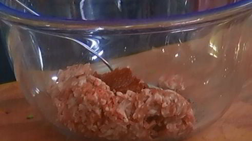 гамбургеры с горгонзолой и спаржей