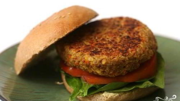 Рецепт Гамбургеров с котлетами из чечевицы, овощей и сыра