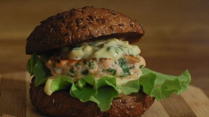 Рецепт рыбного гамбургера с манго-майонезом