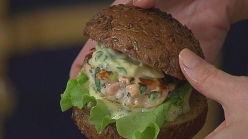 рыбный гамбургер с манго-майонезом