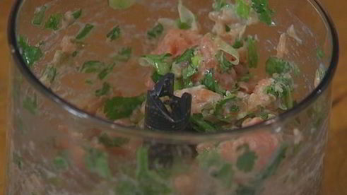 рыбный гамбургер с манго-майонезом