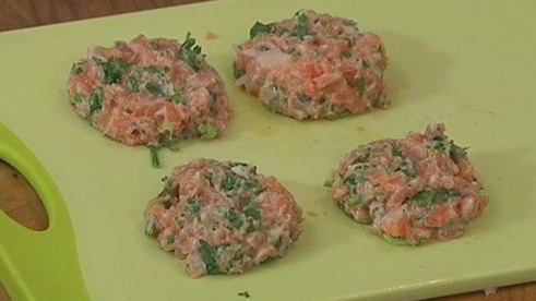 рыбный гамбургер с манго-майонезом