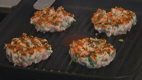 рыбный гамбургер с манго-майонезом