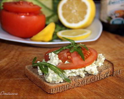 Бутерброд с авокадо и творогом