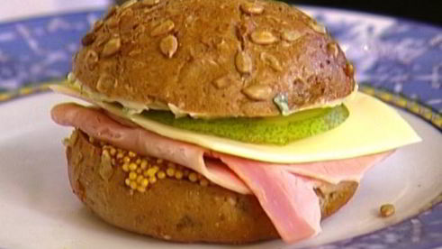 бутерброд с ветчиной, сыром и грушей