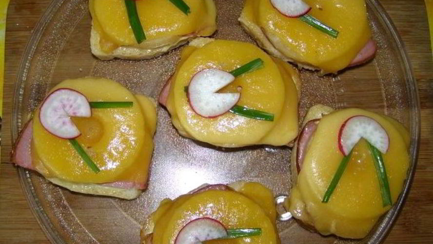 Рецепт бутербродов с ананасами и ветчиной