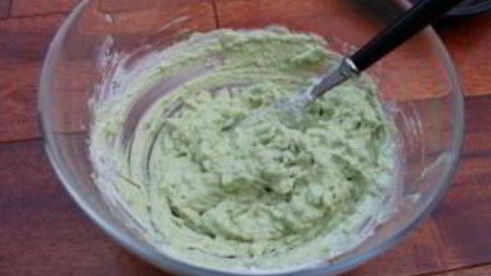 бутерброды с авокадо и лососем